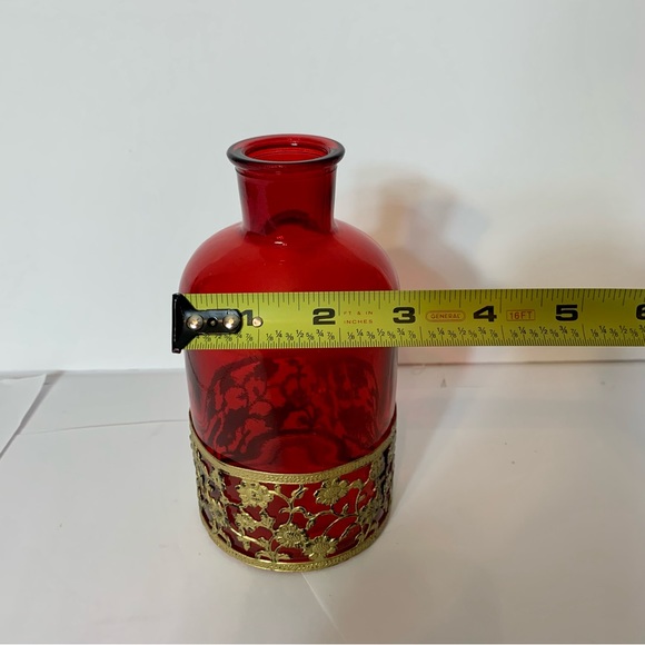 Vintage red glass bottle with gold tone decorative floral lattice - Picture 9 of 9